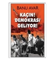 Kaçın! Demokrasi Geliyor!
