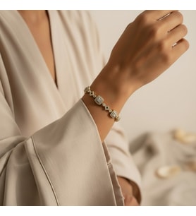 STİL İNCİSİ/XUPING JEWELRY ÜÇLÜ BAGET ZİRKON TAŞLI BİLEKLİK (Altın)