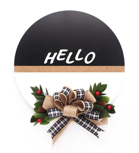 35cm Kapı Süsü Hello Yazılı Kurdela ve Çiçekli (STD)