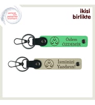 Yeni Atanan Memura Özel Hediye – Üç Ayyıldızlı İsimli 2’li Anahtarlık Seti, Fıstık Yeşil-Sütlü Kahve