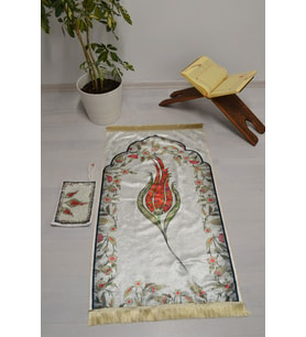 Çantalı Fermuarlı Lale Desenli Seccade Beyaz B005