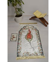 Çantalı Fermuarlı Lale Desenli Seccade Beyaz B005