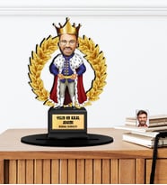 Kişiye Özel Karikatürlü Yılın Kral Adamı Ahşap Oscar - Masaüstü Biblo