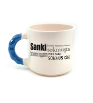 Sanki Herkes Hayatını Yoluna Sokmuşta Baskılı Mavi Kulplu Boncuk Kupa