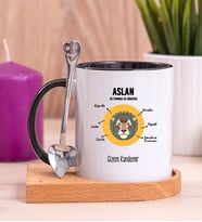 Kişiye Özel Aslan Burcuna Hediye Ahşap Altlıklı Siyah Kupa Bardak