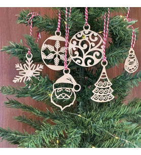 Roichil® 6 Parça Kırmızı Beyaz İpli Noel Babalı ve Kar Tanesi Model Ahşap Yılbaşı Ağaç Süsü
