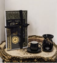 Siyah Renkli Buhurdanlık& Gold Detaylı Siyah Tekli Fincan& Siyah Renkli Yasin-i Şerif& Seccade& Namaz Tespihi& Zikirmatik Hediye Seti