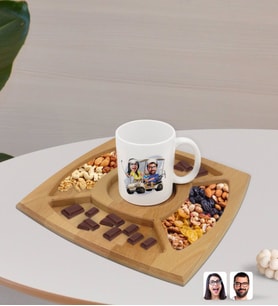 BK Gift Kişiye Özel Sevgililer Karikatürlü Beyaz Kupa ve Doğal Masif Ahşap 4 Bölmeli Sunum Tabağı Çerezlik Hediye Seti-96