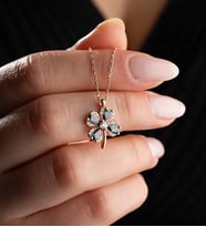 925 Ayar Gümüş Mistik Topaz Taşlı Dört Yapraklı Şans Yonca Kolye