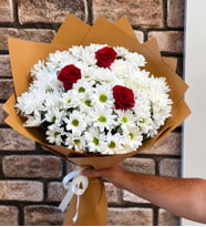 Bukette Premium Kırmızı Güller ve Papatyalar