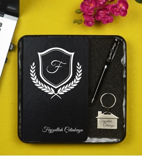 Sevgililer Günü Hediyesi Kişiye Özel Metal Kutu İçerisinde Siyah Defter Kalem ve Anahtarlık Hediye Seti