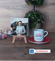 İspanyolca Öğretmeni Fotoğraflı Dekoratif Taş, Ahşap Altlıklı Türk Kahvesi Fincanı Hediye (Model 3)