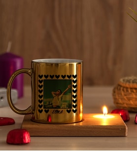 Kişiye Özel Kalp Detaylı Fotoğraflı  Ahşap Altlıklı Mumlu Gold Kupa