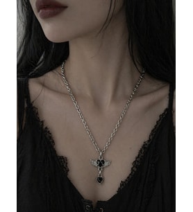 Gotik Kanatlı Kalp Figürlü Siyah Taşlı Metal Zincir Kolye Unisex
