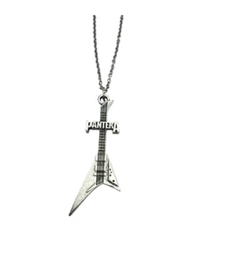 Pantera Grubu Elektro Gitar Figürlü Kolye – 60 cm Unisex Metal Aksesuar - Heavy Metal Tarz Takı (Gümüş)