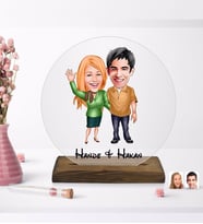 BK Gift Kişiye Özel Sevgililer Karikatürlü Yuvarlak Ahşap Standlı Biblo-110