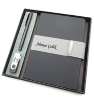 Signator® Codex  N227 Kişiye Özel Defterli Set - İsme Özel Siyah Kalem + İsme Özel Siyah Defter + İsme Özel 32 GB Usb Bellek  İsme Özel Kutusunda Hediyelik Set (Karışık)