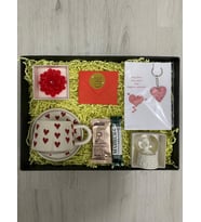 EL YAPIMI KALP DESENLİ SERAMİK KUPA BARDAK MELEK KAR KÜRESİ (7CM) ANAHTARLIK HEDİYE SETİ (Kalpli Kırmızı)