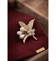 Gold Renk İncili Zirkon Taşlı Yaprak Model Broş 5886