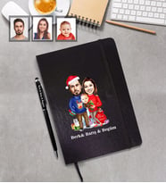 Kişiye Özel Yılbaşı Aile Karikatürlü Siyah Defter Kalem Hediye Seti Model-3