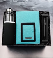 Kişiye Özel Telefon Cepli Yeşil Defter & Özel Kılıflı 500Ml Su Matarası & Siyah Mat Roller Kalem Hediye Seti