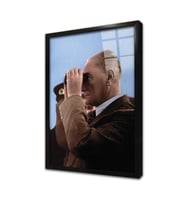 Atatürk Dürbünle Bakarken Çerçeveli Cam Tablo