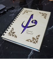 Kişiye Özel Elif Vav Desenli Ahşap Kapaklı Defter - Ajanda - İsme Özel - A5 60 Yaprak (120 SAYFA) Hediyelik (Mor)