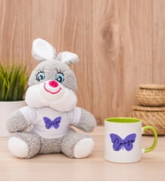 Kişiye Özel Kadına Hediye Kelebek Tasarım İsimli Peluş Tavşan ve Yeşil Kupa