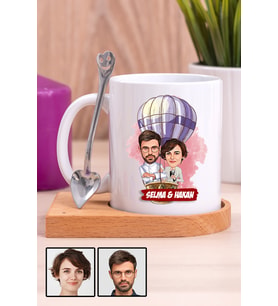 Eşe Hediye Uçan Balon Temalı Karikatürlü Ahşap Altlıklı Beyaz Kupa Bardak