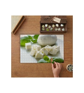 Buratta Peyniri ve Taze Fesleğen Yaprakları Tasarımı 240 parça Ahşap Puzzle Ahşap Kutuda MP01780