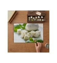 Buratta Peyniri ve Taze Fesleğen Yaprakları Tasarımı 240 parça Ahşap Puzzle Ahşap Kutuda MP01780