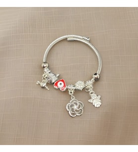 Kalp Aşkı: Kırmızı Gözlü Kalp Charmlı Gümüş Renkli Pandora Model Çelik Kadın Bilekliği!