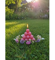 BONCUK PİRAMİT HEDİYELİK DEKORATİF PORTAKAL ÇİÇEĞİ KOKULU SOYA WAX MUM (PEMBE RENKLİ)