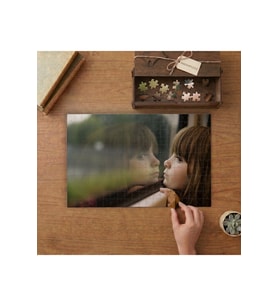 Camdan Bakan Küçük Kız Tasarımı 240 parça Ahşap Puzzle Ahşap Kutuda MP00646