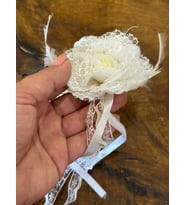 8X7 CM KABARTMA ÇİÇEK KADIN BROŞ YAKA İĞNESİ GİYİM AKSESUARI (Beyaz)