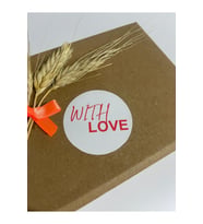 With Love Kırmızı Yazılı Beyaz Yuvarlak Yapışkanlı Etiket 4x4 cm 120 adet
