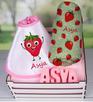 eJOYA Ahşap Sandıkta Kişiye Özel Önlük Battaniye Ve Taş İsimlik Bebek Hediye Seti 109729 (Mavi)