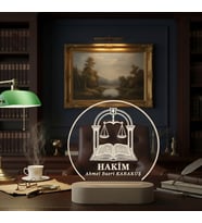 KİŞİSELLEŞTİRİLEBİLİR Hakime Özel LED Işıklı Ahşap Masa İsimliği (Şeffaf)