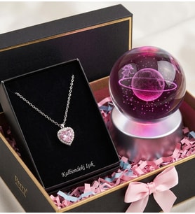 Kararmaz Çelik Pembe Kalp Kolye ve 3D Satürn Kız Kar Küresi Hediye Seti (Süslenerek Gönderilmekte)