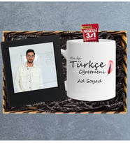 Öğretmenler Gününe Özel En İyi Türkçe Öğretmeni Tasarımlı Kupa Bardak Masa Üstü Siyah Çerçeve Seti