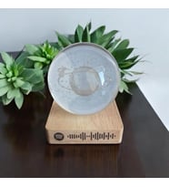 Kişiye Özel Spotify barkodlu Büyük Boy Işıklı Ahşap Kaideli Satürn Cam Küre 8cm
