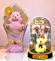 Sizlere Özel İsimli 3 Fotoğraflı Led Işıklı Fanus ve Pembe Peluş Ayıcık Buketi (Model 1)