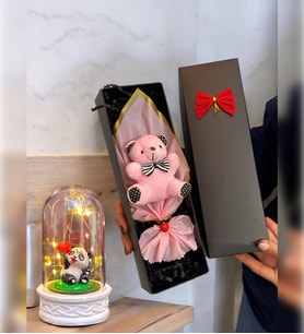 Siyah Kutusunda Pembe Ayıcık Buketi & Işıklı Sevimli Pandalı Fanus  Ayıcık Buketi