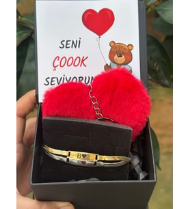 Sevgililer günü özel hediye kutusunda harfli çift bileklik kalp peluş anahtarlık KALP KUTU HEDİYE