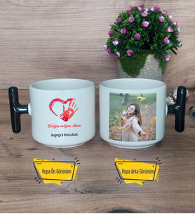 Varlığım Varlığına Annem Kupa Bardak Fotoğraflı T Siyah Kulplu Anneye Doğum Günü Anneler Günü Hediyesi