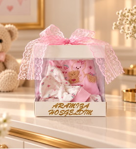ARAMIZA HOŞGELDİN YAZILI YENİ DOĞAN KIZ BEBEK 3'LÜ TEKSTİL HEDİYE KUTUSU (Pembe-Ekru)