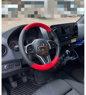 DİKİŞLİ DİREKSİYON KILIFI SİYAH/KIRMIZI DERİ SİYAH (Siyah) DİKİŞLİ MERCEDES SPRİNTER VİTO için