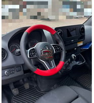 DİKİŞLİ DİREKSİYON KILIFI SİYAH/KIRMIZI DERİ SİYAH (Siyah) DİKİŞLİ MERCEDES SPRİNTER VİTO için
