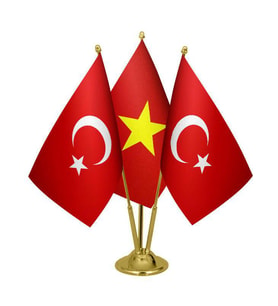 Masa Üstü Vietnam Bayrağı Türk Bayrağı Üçlü Pirinç Direk Masa Bayrak Seti