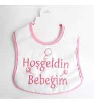 Hoşgeldin Bebeğim Yazılı Pembe Biyeli Su Geçirmez Kız Bebek Önlük